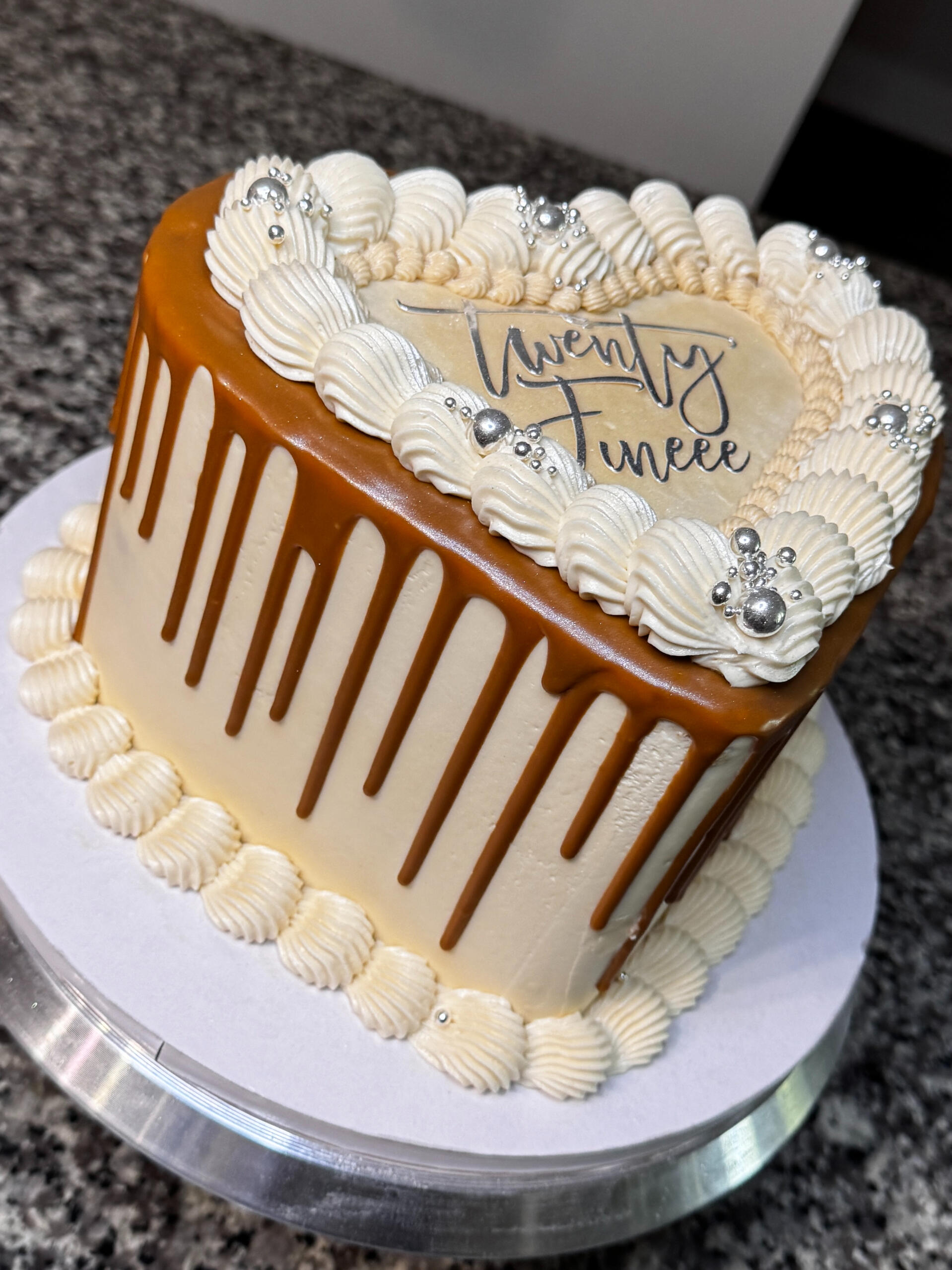 Roses, strawberries and cake pops